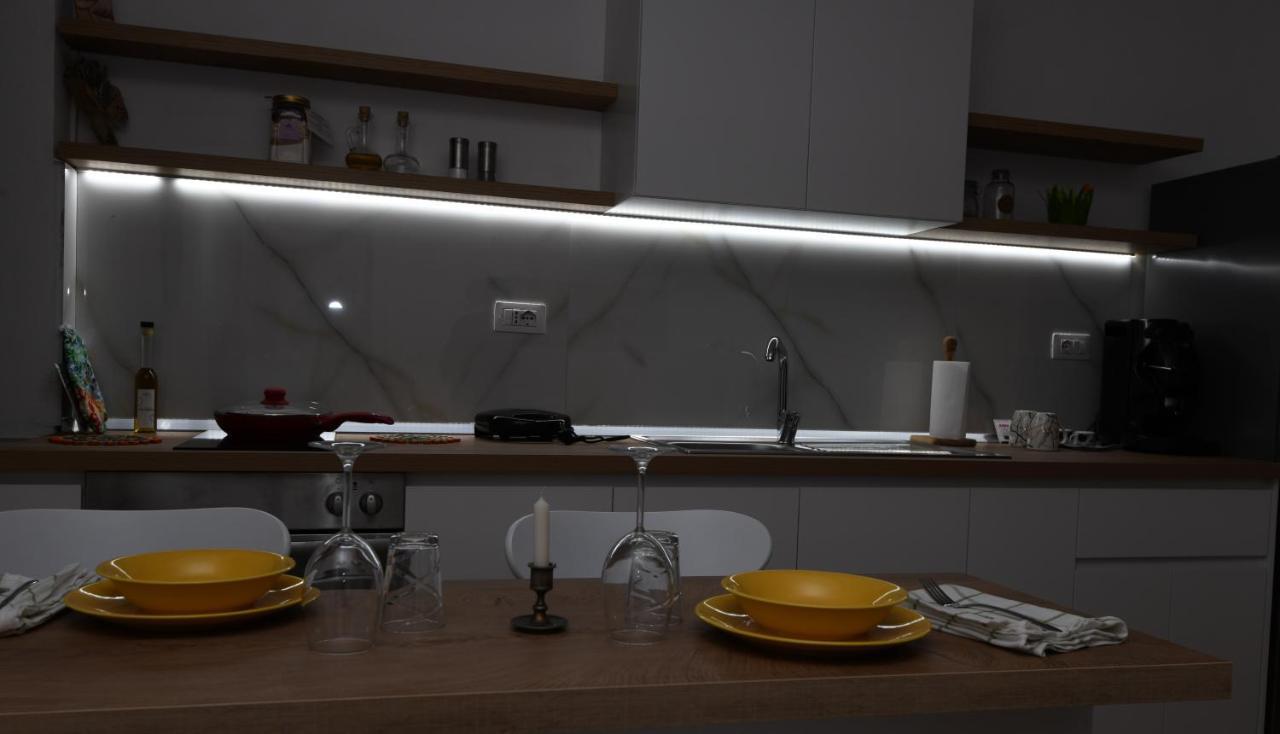 Rondine Studio Apartment ติรานา ภายนอก รูปภาพ