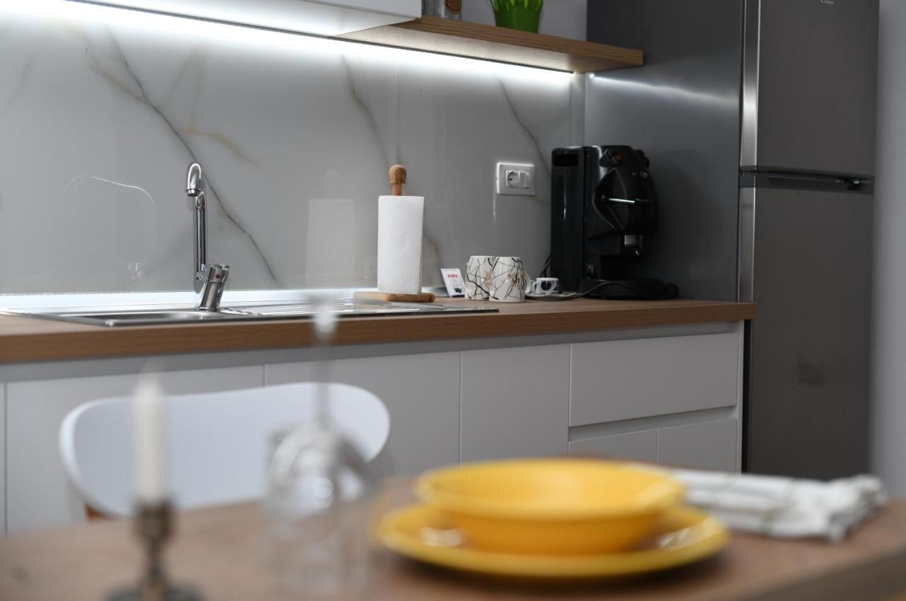 Rondine Studio Apartment ติรานา ภายนอก รูปภาพ