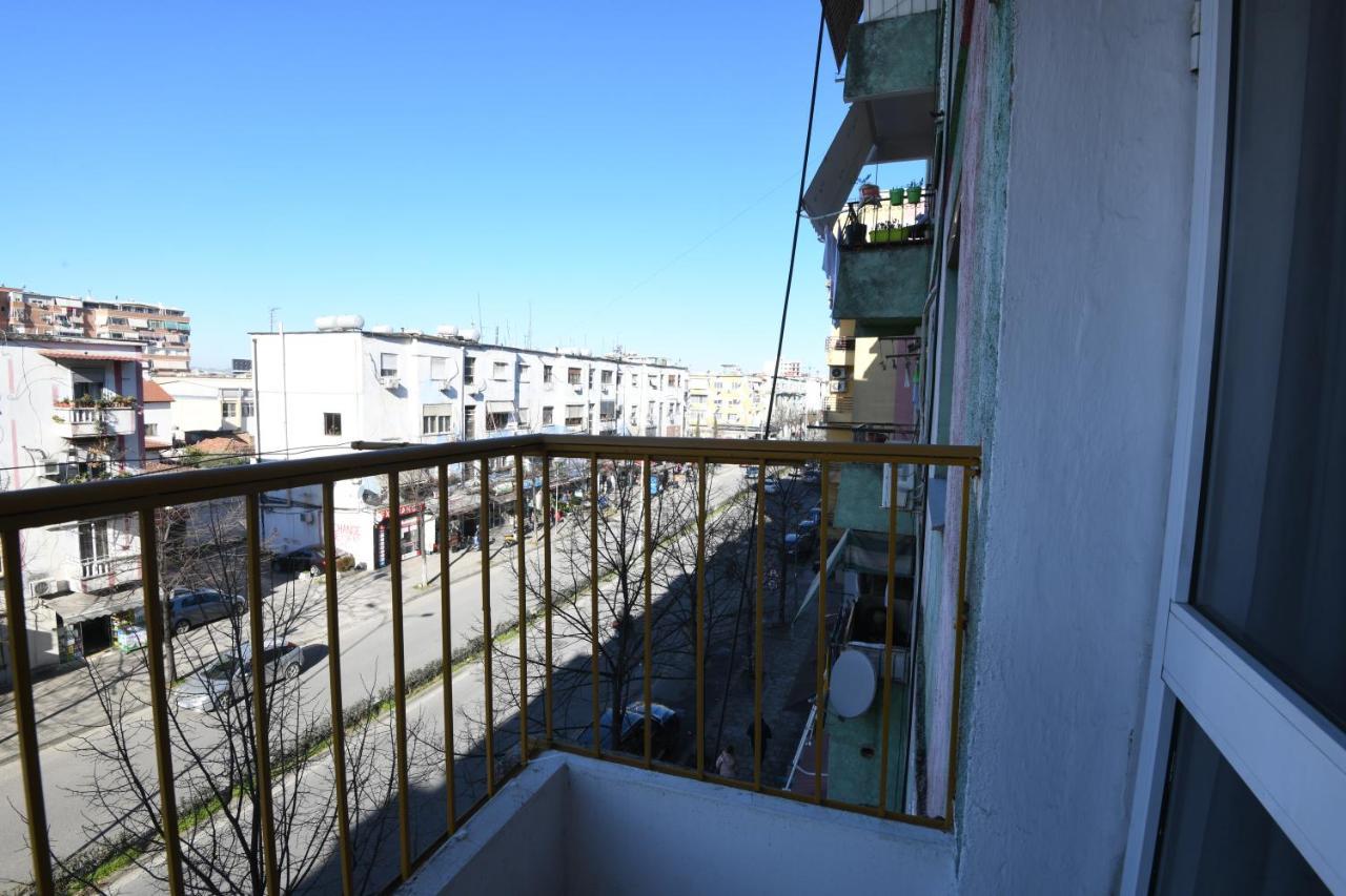 Rondine Studio Apartment ติรานา ภายนอก รูปภาพ