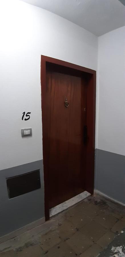 Rondine Studio Apartment ติรานา ภายนอก รูปภาพ