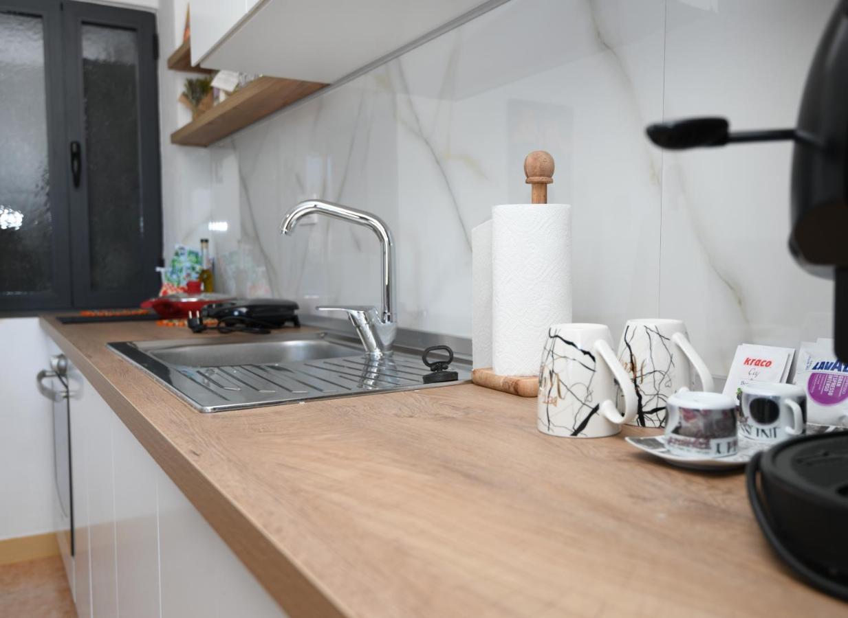 Rondine Studio Apartment ติรานา ภายนอก รูปภาพ