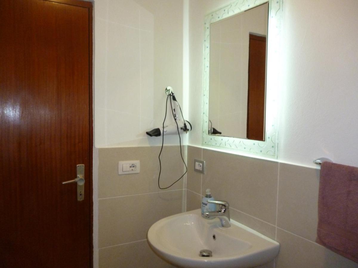 Rondine Studio Apartment ติรานา ภายนอก รูปภาพ