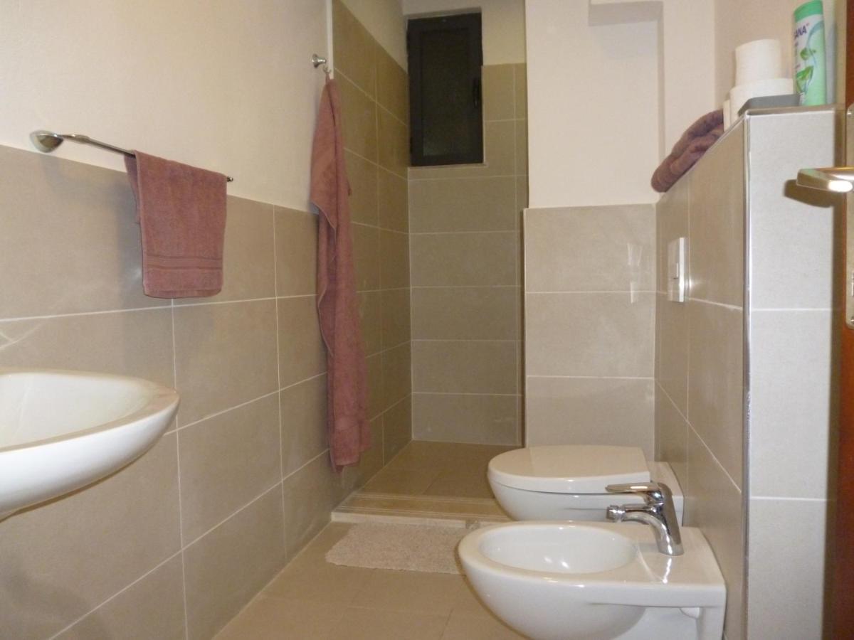 Rondine Studio Apartment ติรานา ภายนอก รูปภาพ