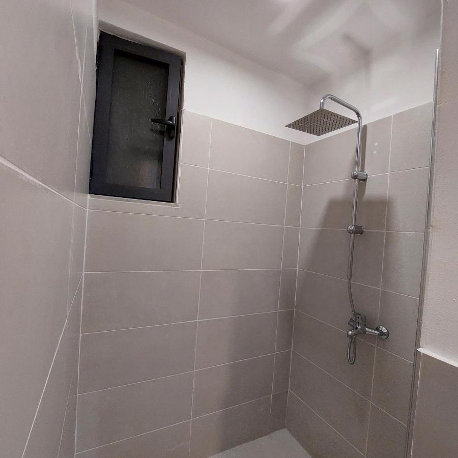 Rondine Studio Apartment ติรานา ภายนอก รูปภาพ